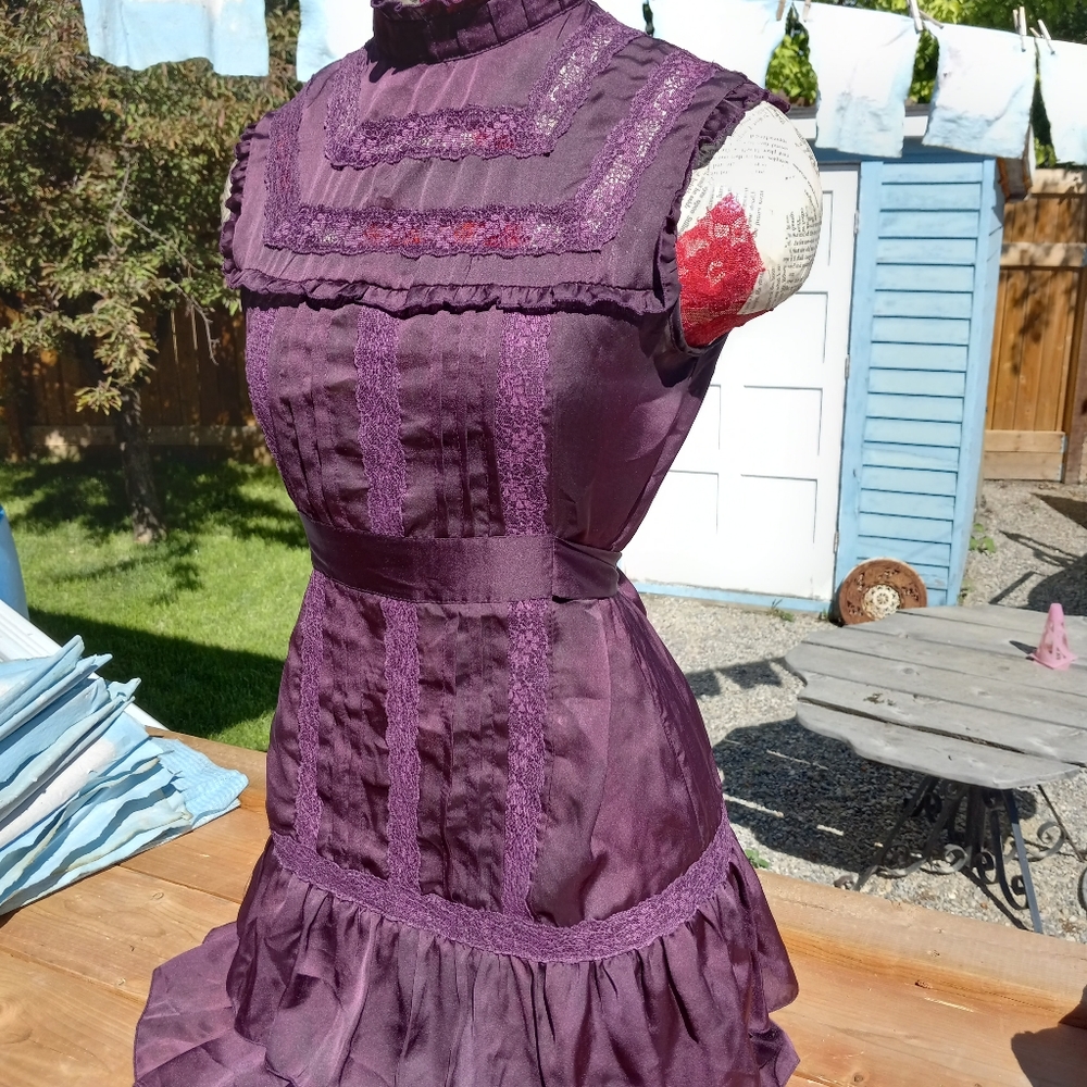 Gorgeous Victorian inspired sleeveless shirt